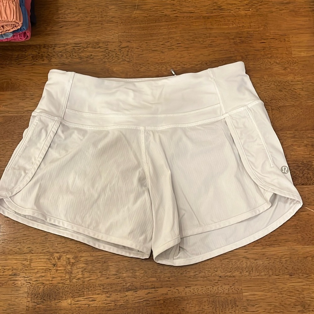 Lululemon white shorts size 2 EUC